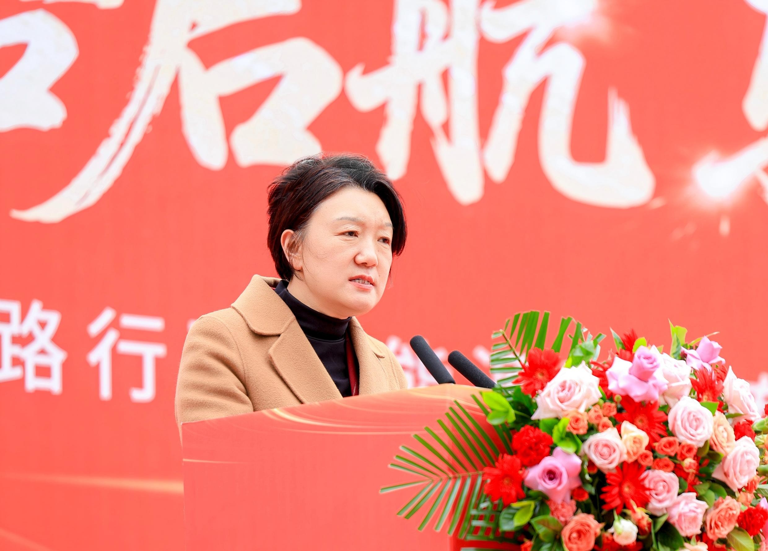岳青.jpg
