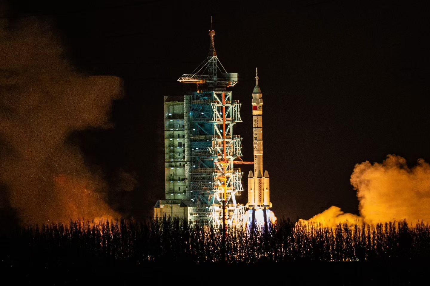 1762068392426037.jpg 航天发射.jpg