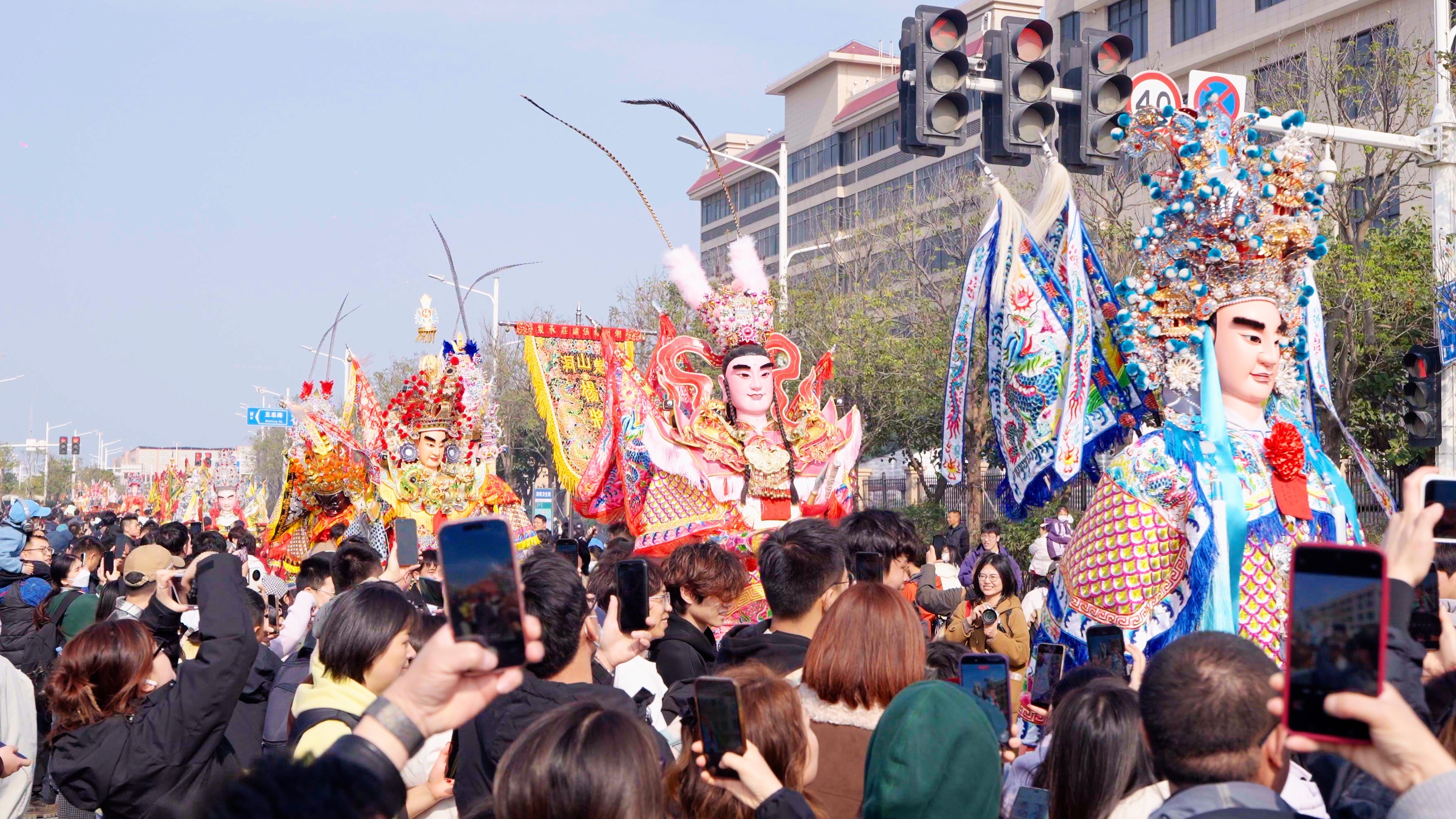 骏马载福，宴启新岁：梅见新年酒携手福州游神宴共酿团圆